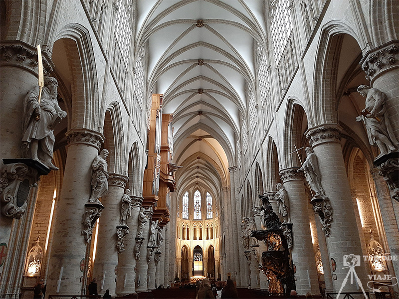Interior de la Catedral de San Miguel y Santa Gúdula